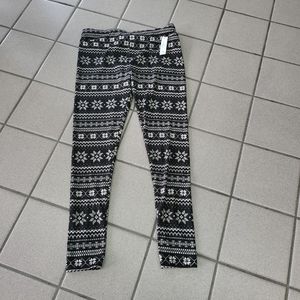 NWT Women's L(12-14) Time And Tru Fairisle Black Snowflakes Christmas Legging